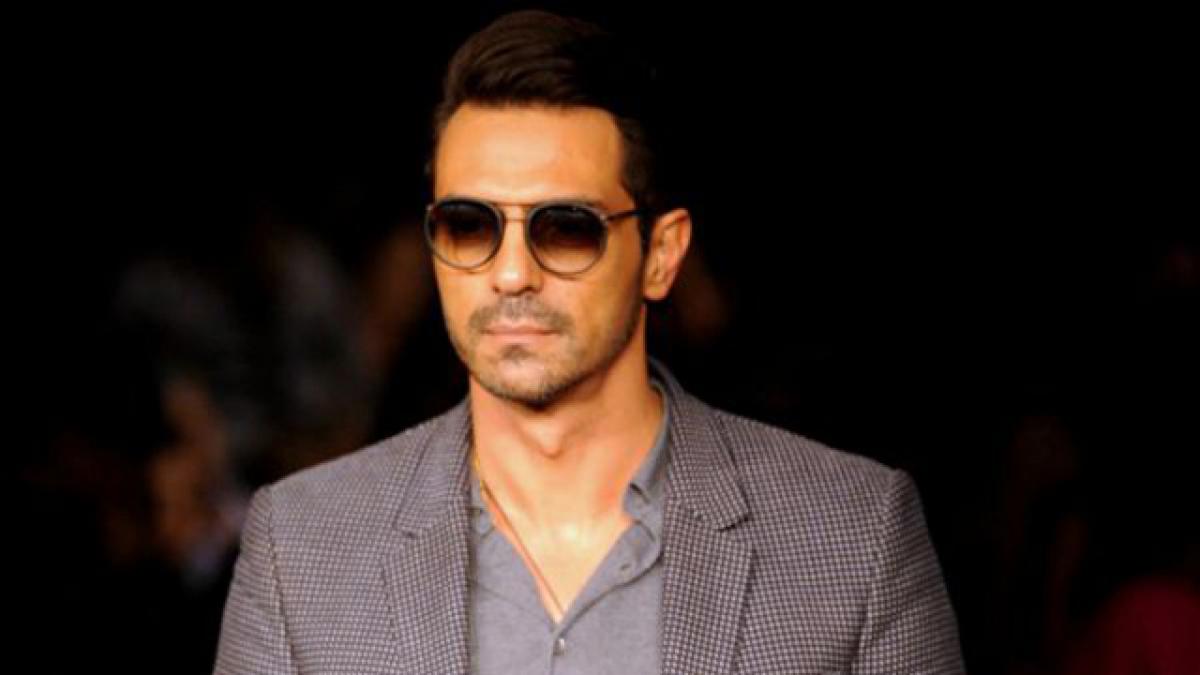 Arjun Rampal to `romance with guitar` in `Rock On 2